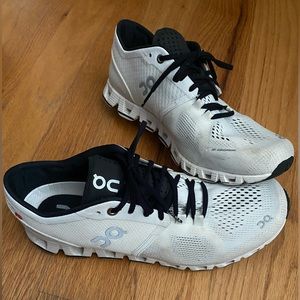 Women’s On Running Shoes Size 8.5 cloud x